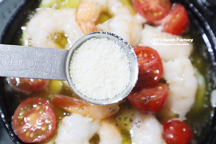 새우 감바스를 만드는 방법은 감바스 알 아질요 새우이다. 3