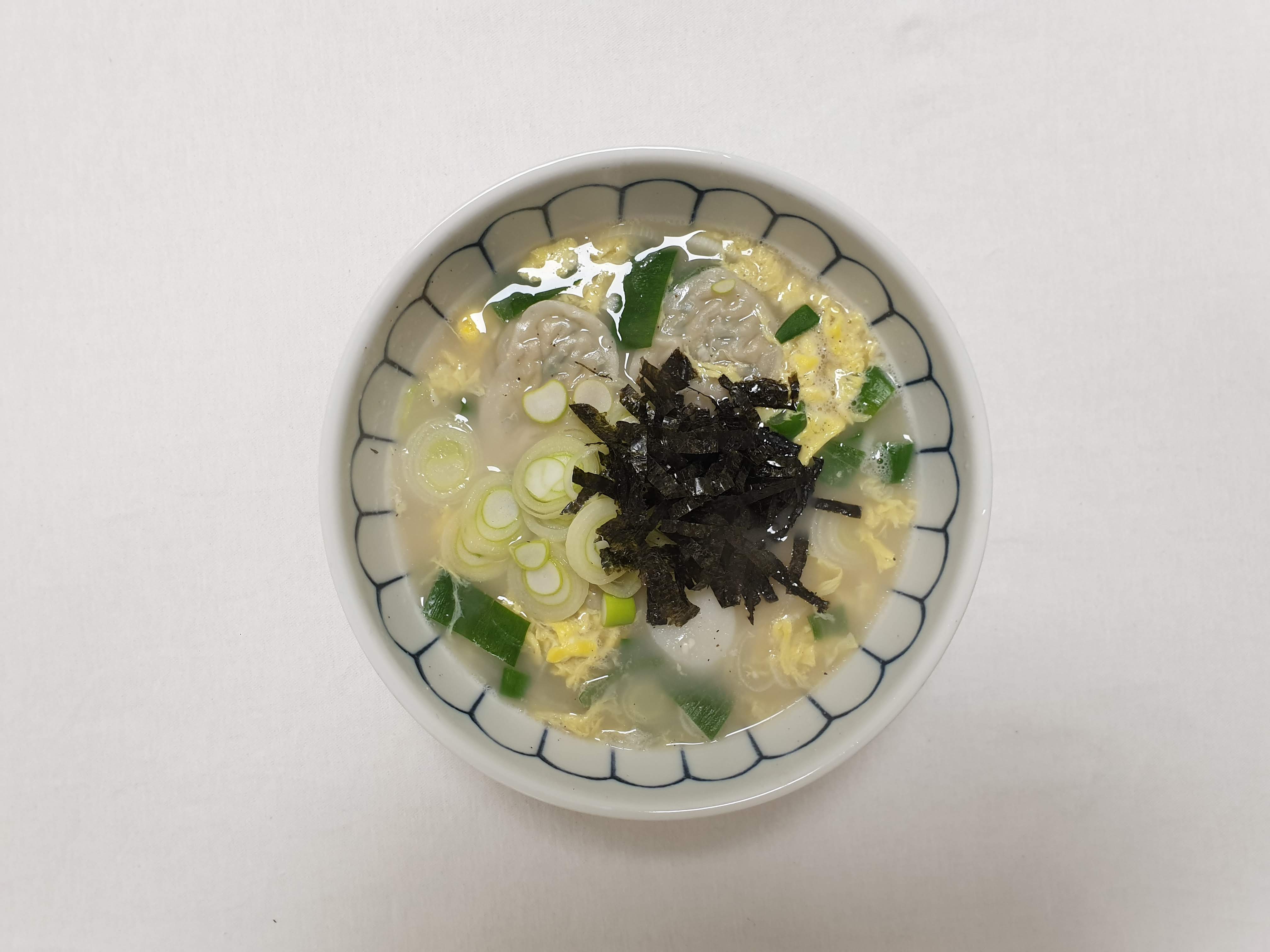  간단한 사골 떡국 만들기 떡만두국 맛있게 끓이는법