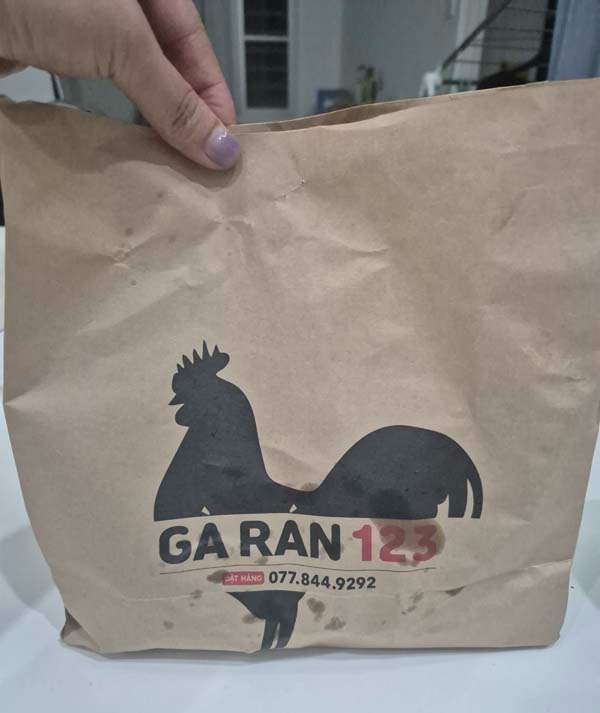 호치민맛집_7군_푸미흥맛집_한국식통닭_가란123_garan123_포장_종이봉투