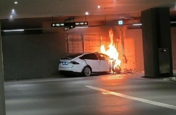  테슬라 사고 - 전고체 배터리를 준비하는 도요타 LG화학, 삼성SDI  기업 주가