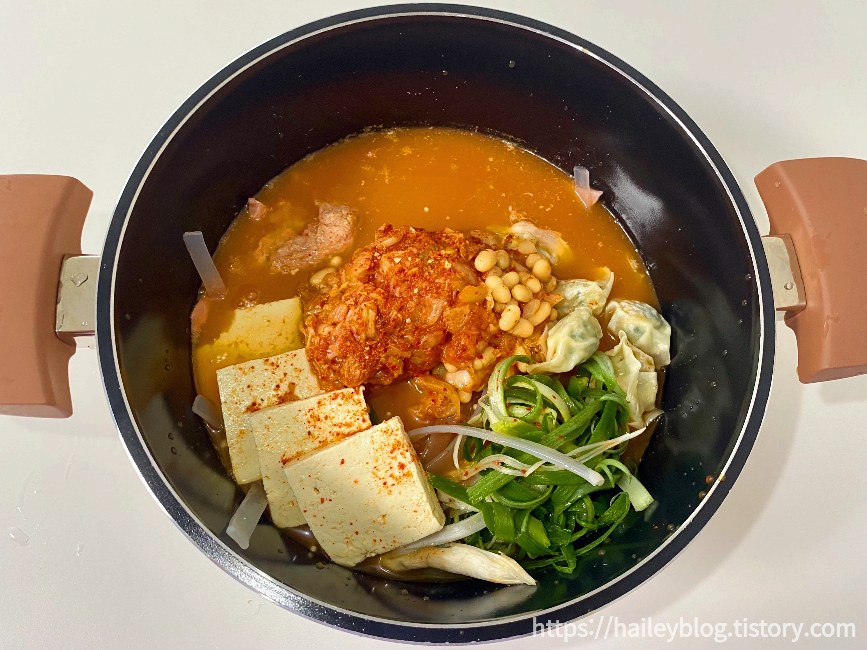 냄비에 육수