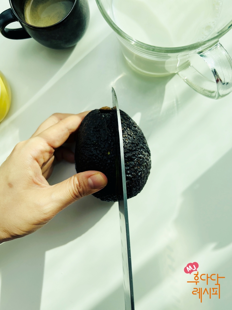 아보카도 먹는 법 요리 손질 아보카도 커피 스무디 마그네슘 많은 음식 16