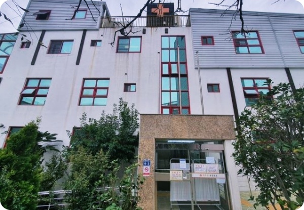  부산 만덕 해뜨락요양병원 52명 집단감염...코호트 격리