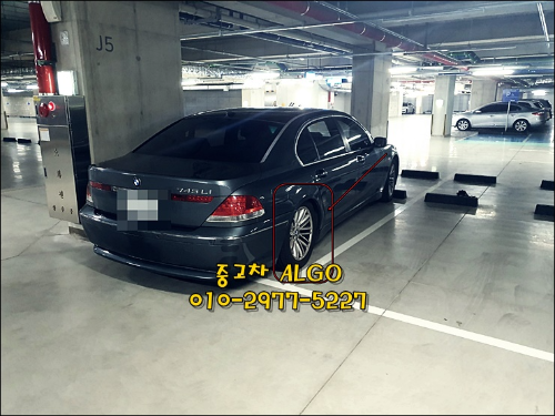 BMW7-뒷모습-서스펜션-주저앉은모습