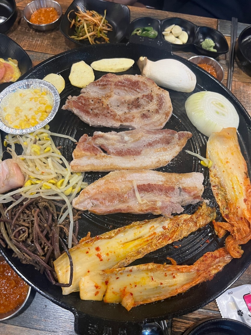  분평동 고기집 꿀돼지삼겹살 맛과친절 둘 다 잡은 식당
