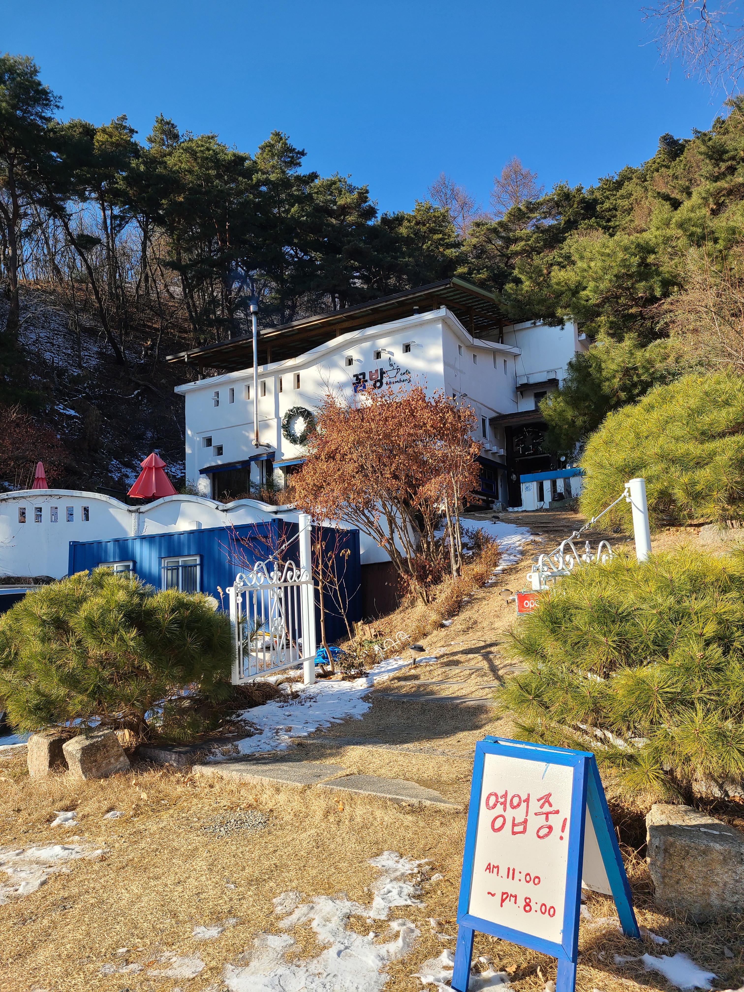  [횡성카페] 2만여장의 LP판이 있는 꼼방카페