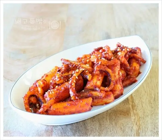  코니 떡볶이: 쫄깃함과 매콤함의 완벽한 조화