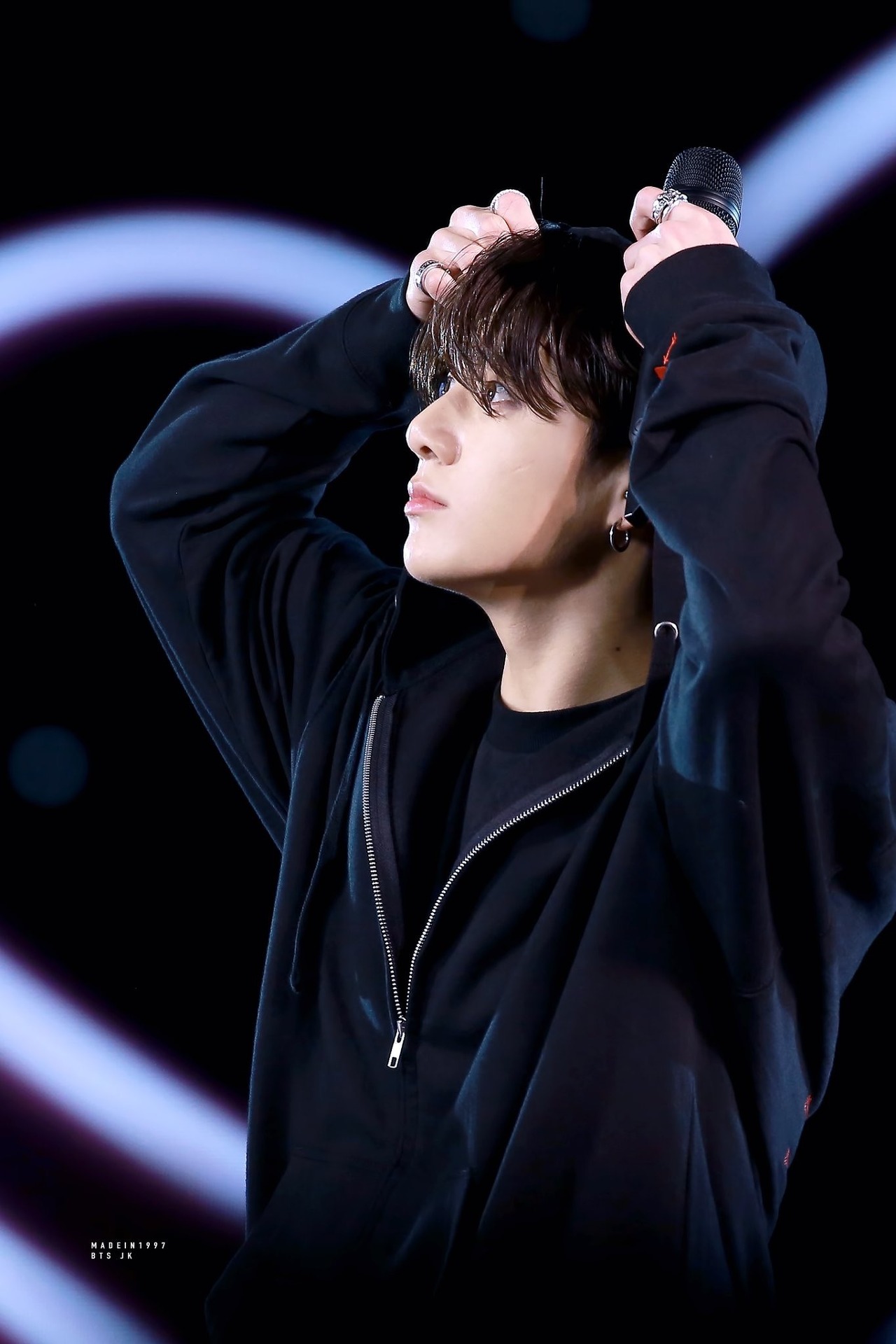  지민 정국 블랙 코디 분위기