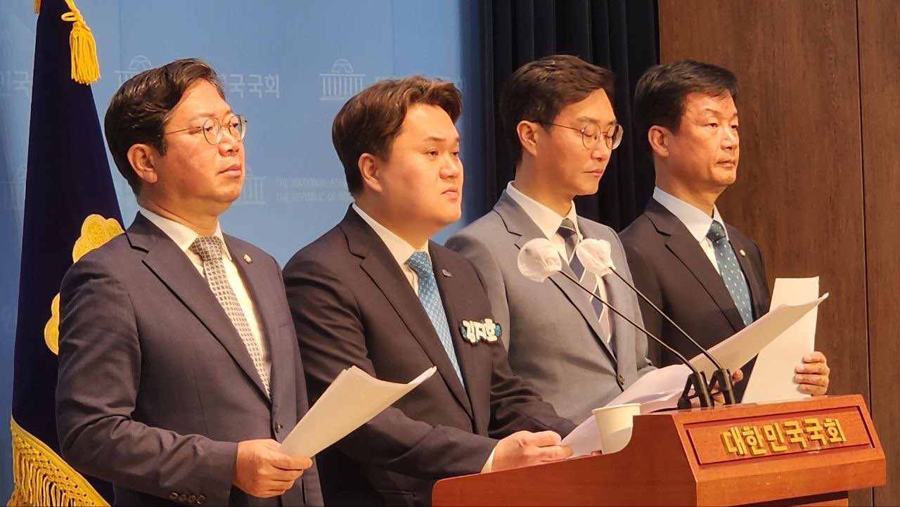 kimjiho1000-1809828975990251816-1.jpg
