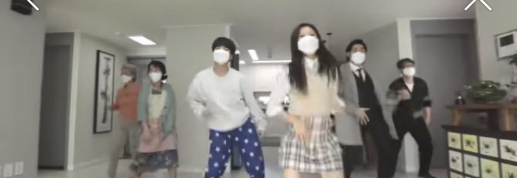  정부 거리두기 홍보 “집콕 댄스” 논란