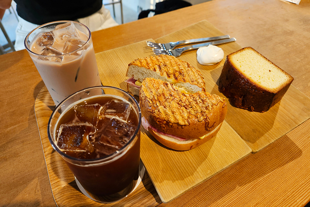 서울 을지로 베이글 맛집 카페 포비 FOURB 아이스초코 아이스 아메리카노 잠봉뵈르 샌드위치 파운드 케익