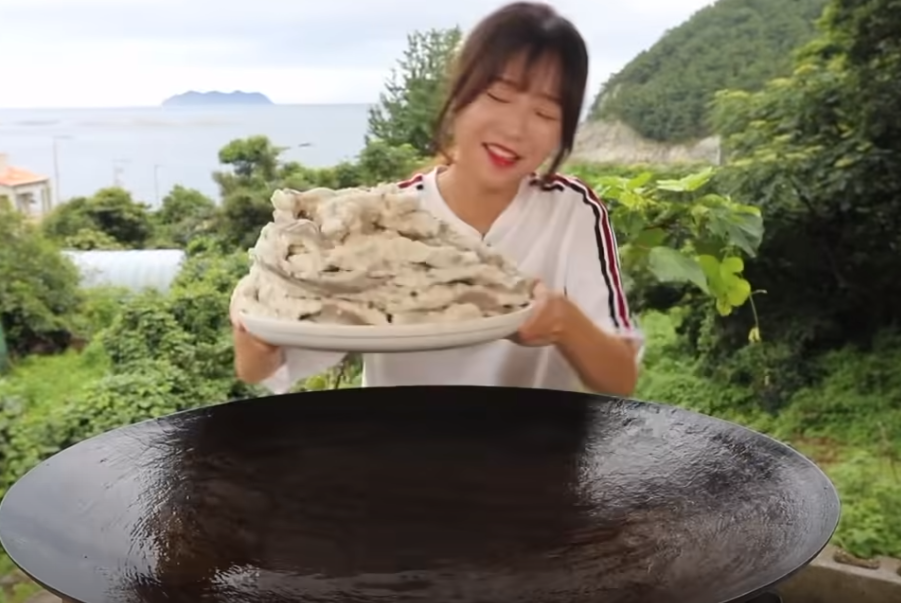  먹방 유튜버들 이대로 괜찮을까