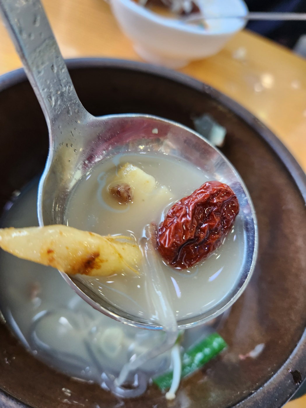 최미삼-순대국-맑은-소고기국밥