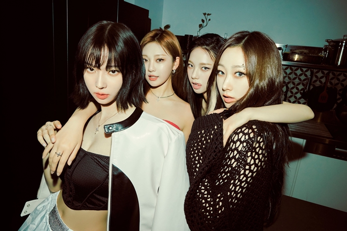  핫걸들 그 자체 같은 에스파 'MY WORLD' 컨셉 포토