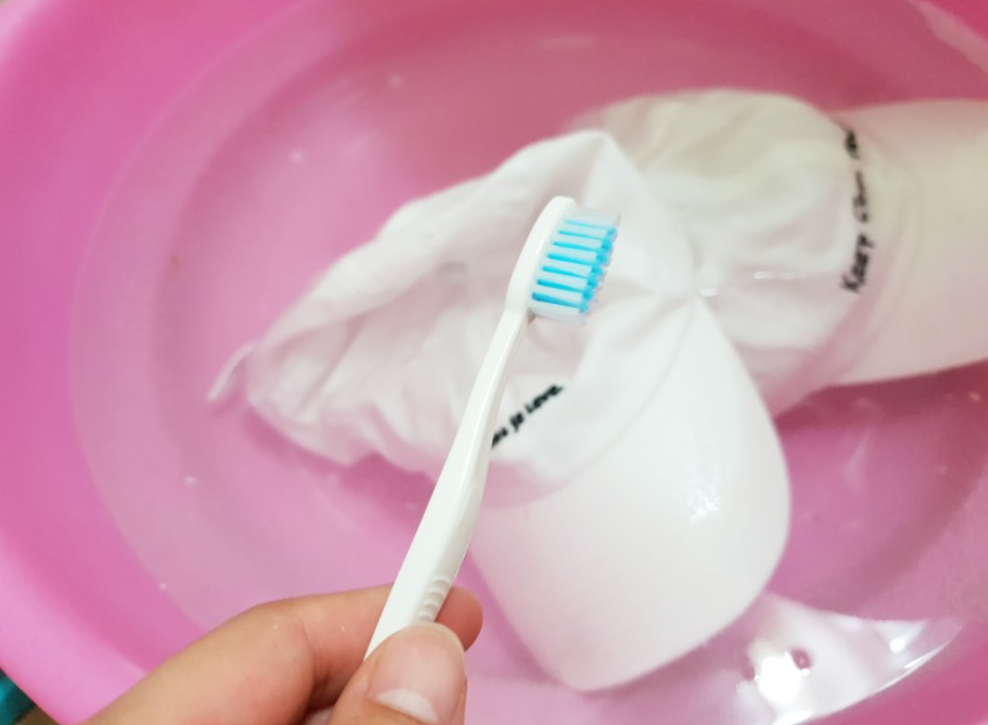 "얼룩진 모자 5분이면 새것처럼 됩니다" 화장품,땀 자국으로 누렇게 변한 모자 망가짐없이 쉽게 세탁하는 방법