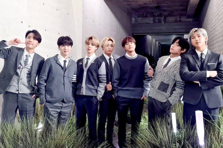  방탄소년단 BTS on MTV 에서 톰브라운 ,폴로, 구찌 옷을 입고