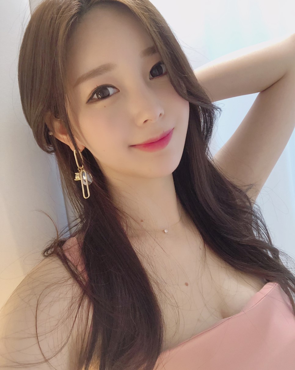  탑티어 외모 몸매 야옹이 작가 인스타그램 셀카 사진들 모음