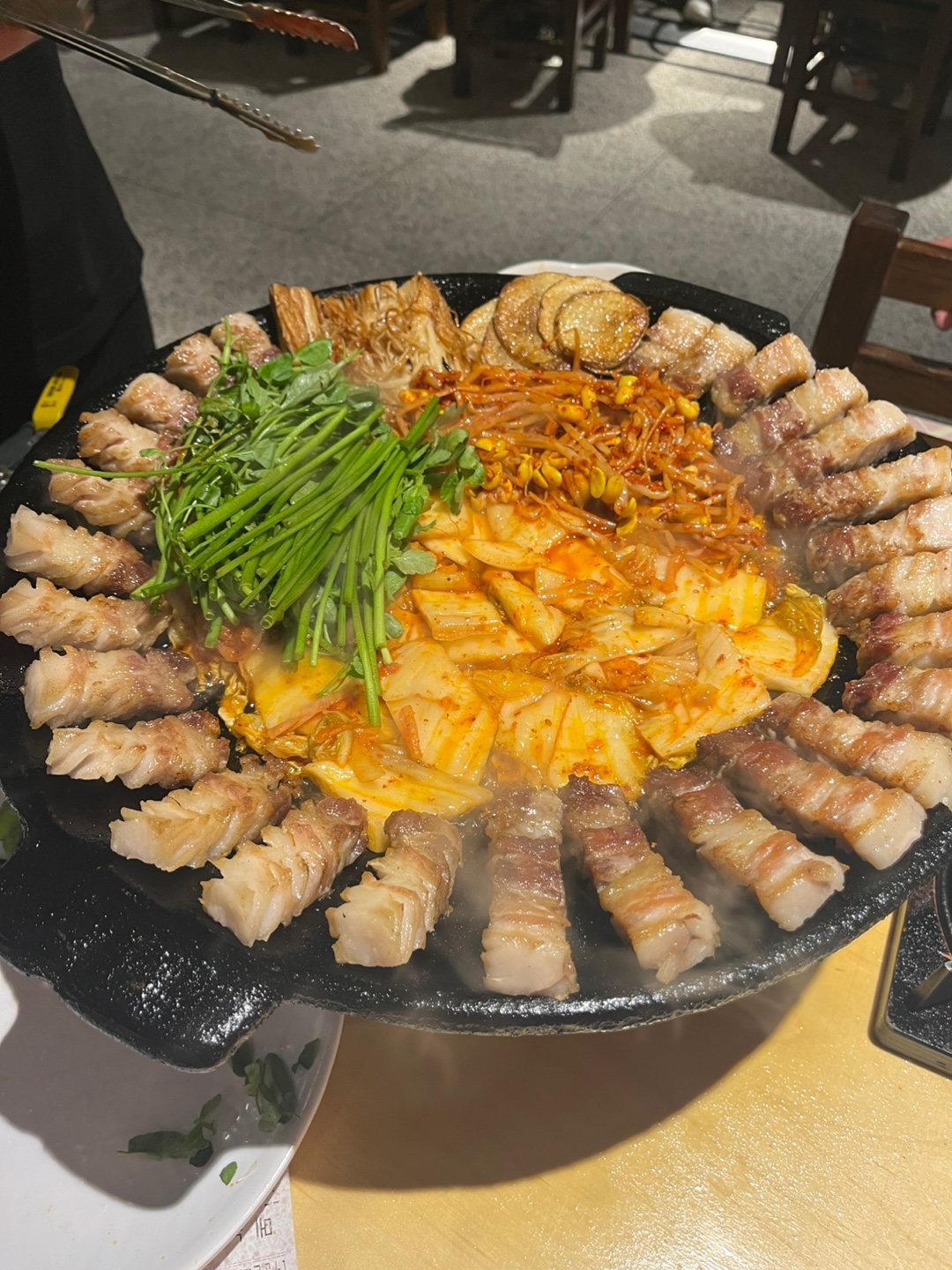 솥뚜껑 이미지