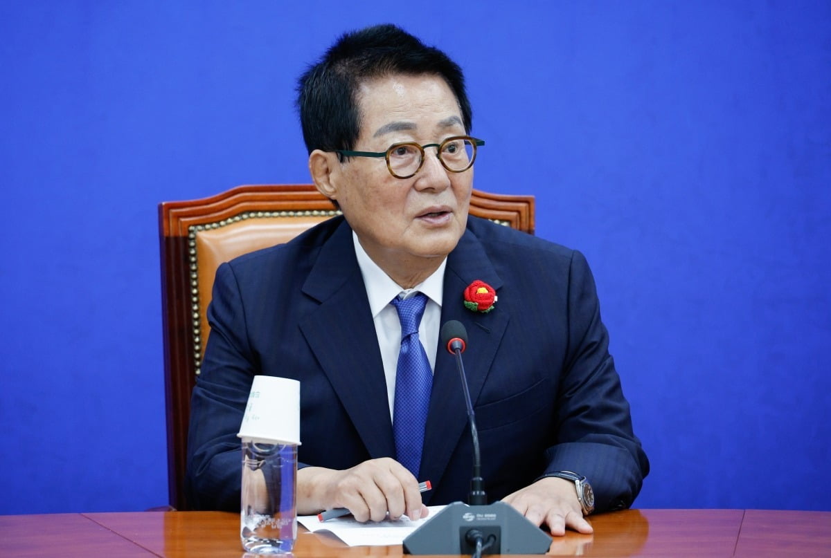 더불어민주당 이재명 일극 체제 두고 친명 - 비명 갈등 재점화, 불 붙이고 나선 유시민과 진화 안간힘 쓰는 이재명 - 유시민 작가의 발언 알려지자 쏟아져 나온 비명계의 발언 더불어민주당 이재명 일극 체제 두고 친명 - 비명 갈등 재점화, 불 붙이고 나선 유시민과 진화 안간힘 쓰는 이재명 - 유시민 작가의 발언 알려지자 쏟아져 나온 비명계의 발언