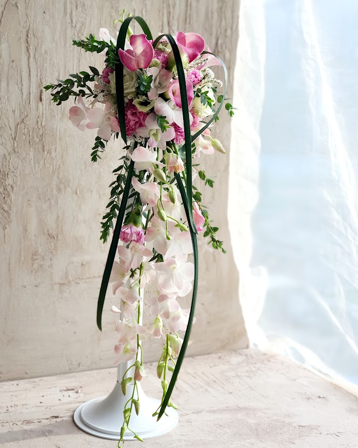 casecade style wedding bouquet