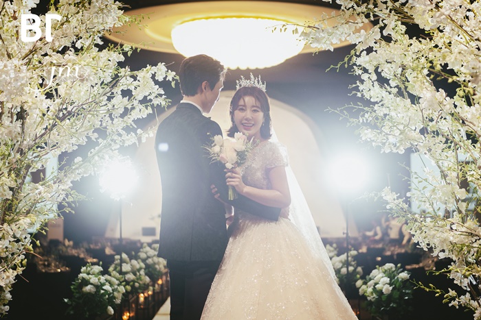  가수 나비 결혼.  남편 직업 재산 화제