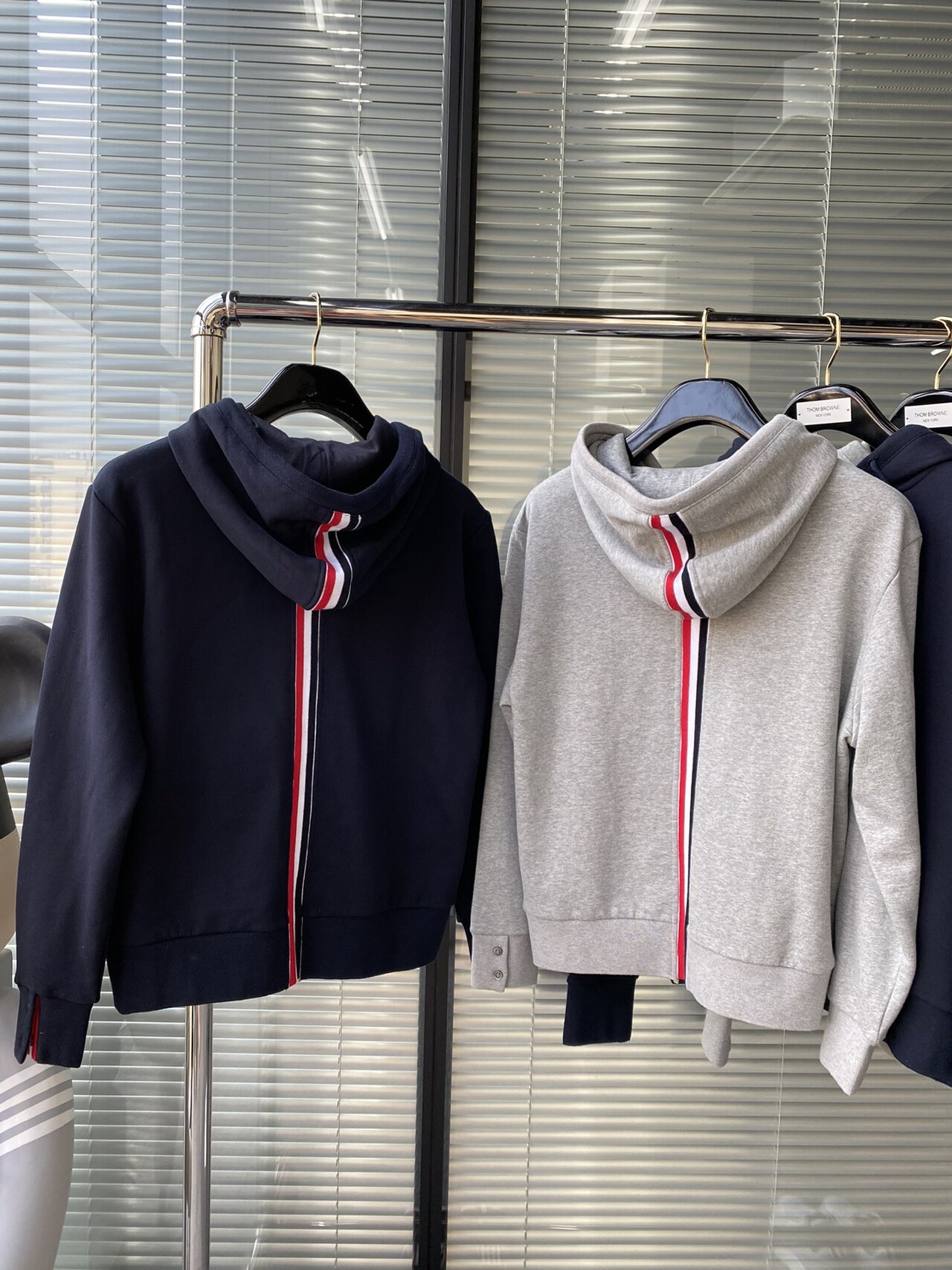  [THOM BROWNE] 톰브라운 센터백 스트라이프 후드 집업 자켓 MJT153A 03377 415 (2 COLOR)