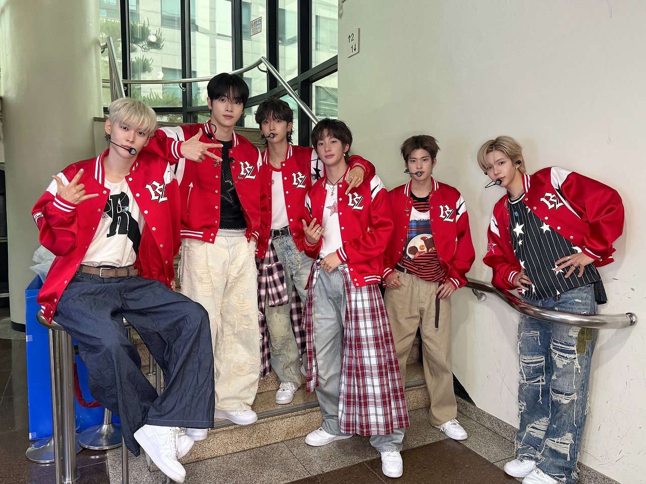 20250523뮤뱅트위터공계가족사진