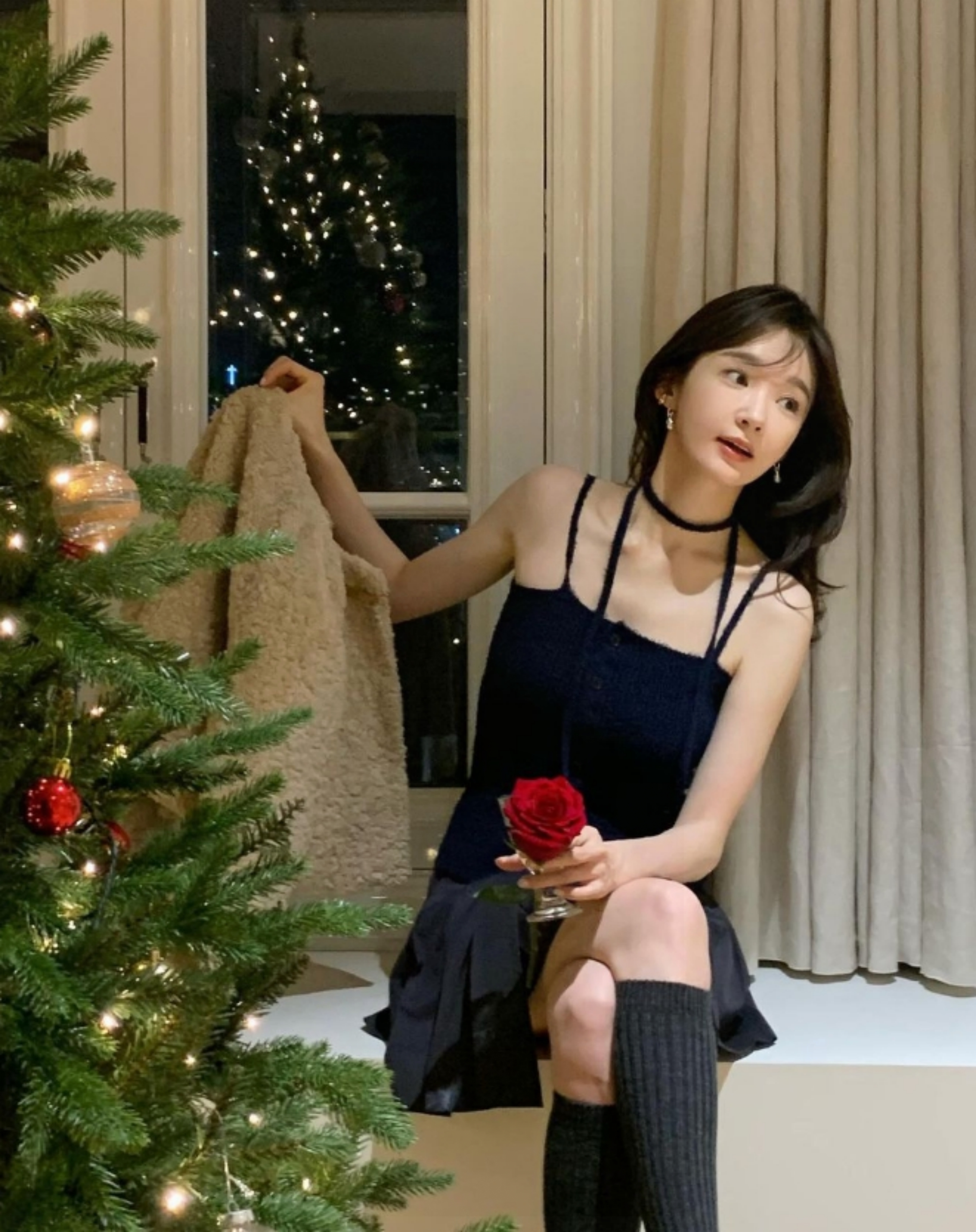  강민경 섹시한 연말파티룩 매력이 철철 넘치네