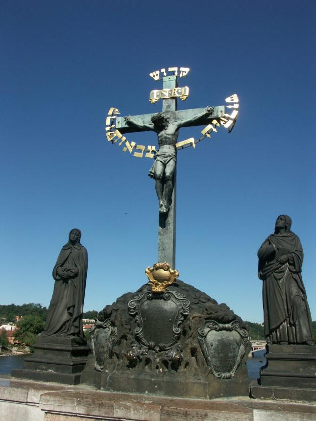 청동 십자가(1629년작)와 성모 마리아(1861년작)