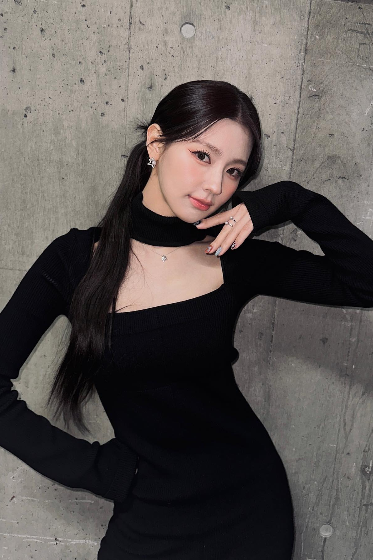  여자아이들 미연 MAMA 2023 드레스 인스타그램 셀카 사진