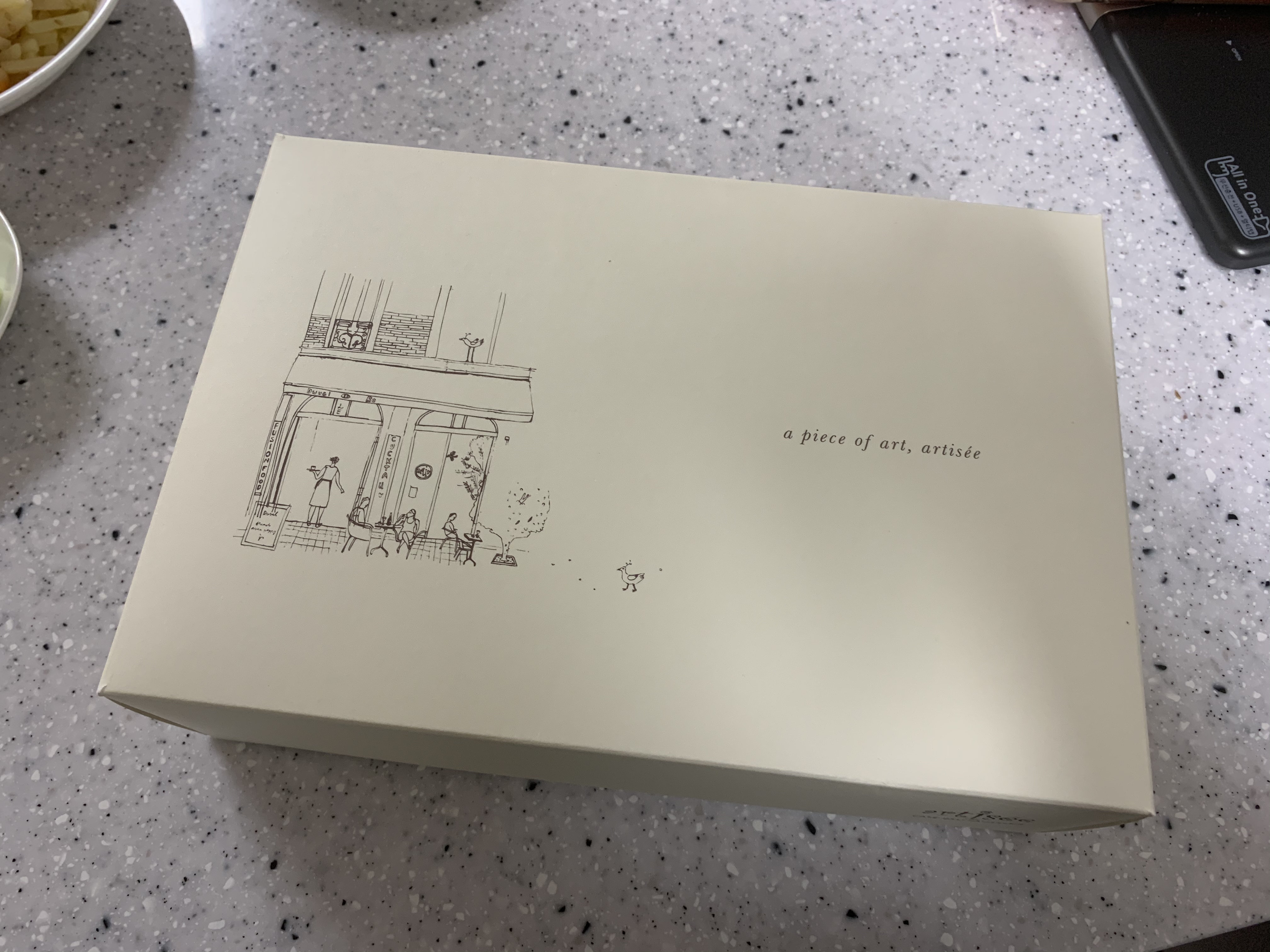  아티제 롤 케이크를 먹었습니다.