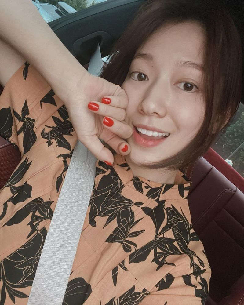  박신혜, 4년째 공개열애 중.. 최태준 반한 청순美! 빨간 네일 찰떡