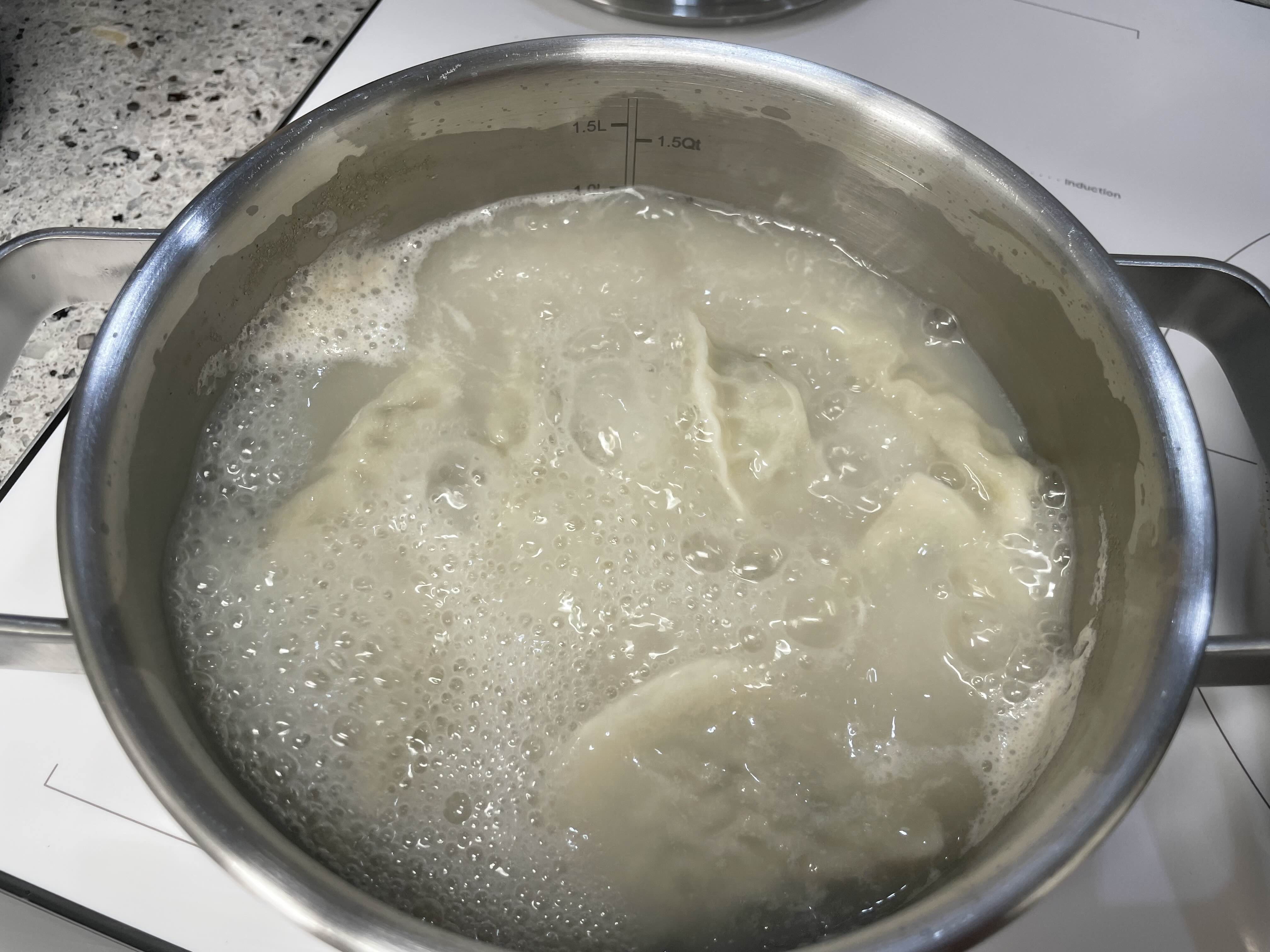 사골 만둣국 맛있게 끓이는법