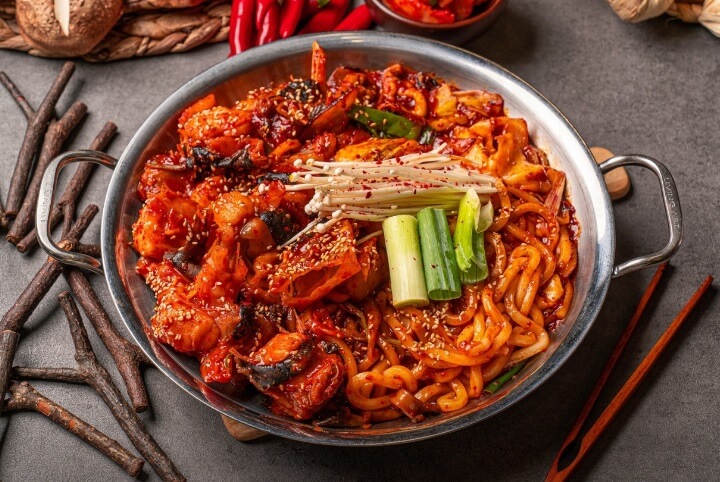 생생정보 장사의 신 아귀불고기 시키면 조개탕이 서비스 화성 향남 맛집 김태용의 섬집칼국수 아구불고기 화성향남점 