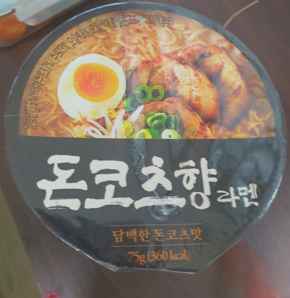  돈코츠향 라멘 (컵라면)