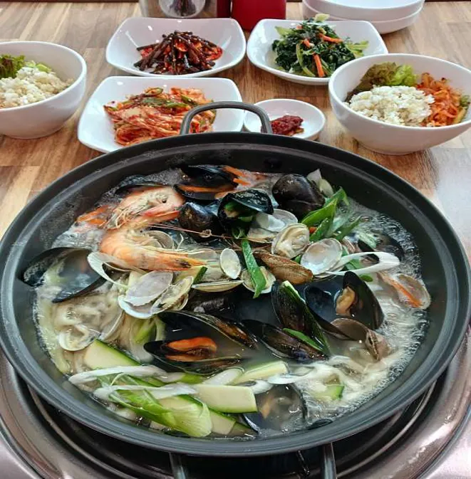 홍바해물칼국수