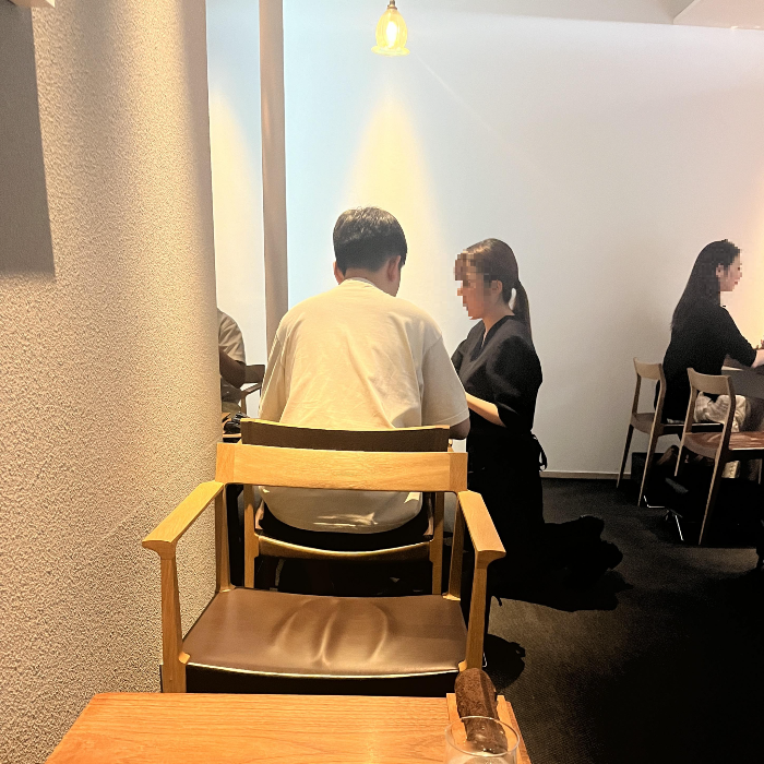 음료 설명중