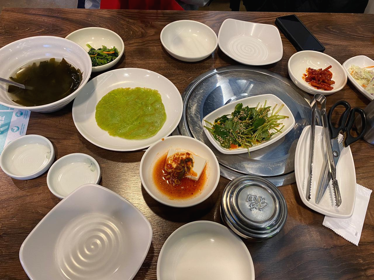 식당위에음식사진