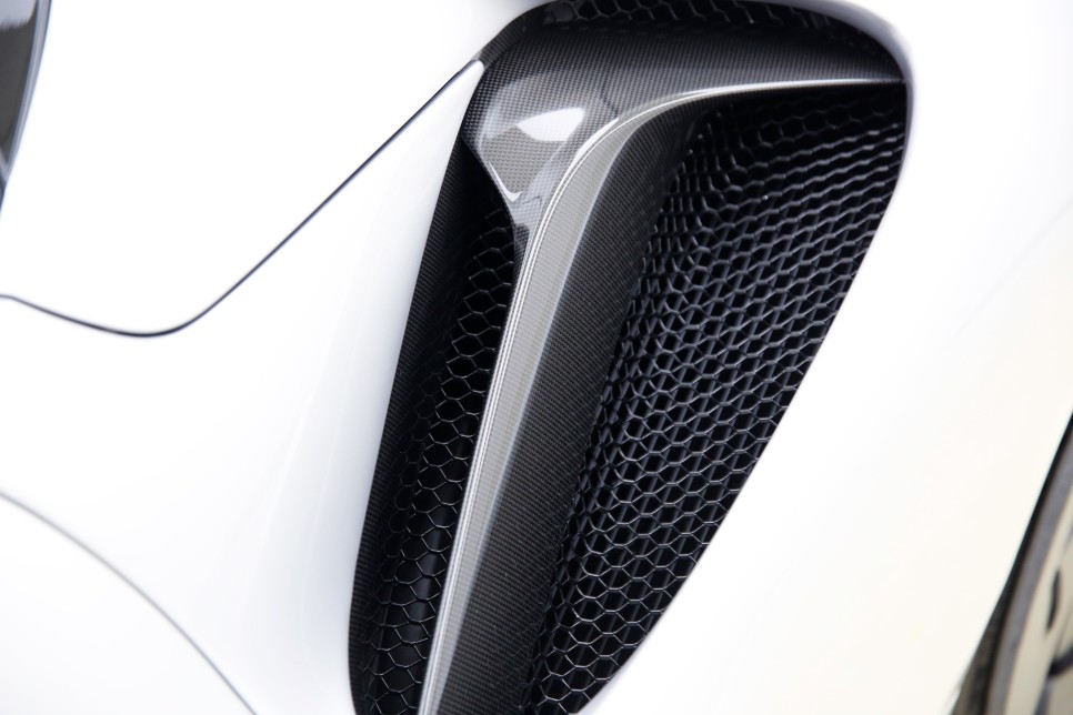 [페라리 SF90 스트라다레] 페라리 최초의 하이브리드 자동차 4