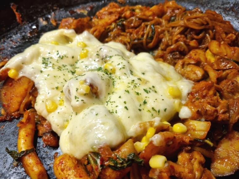  수원역 맛집 줄서는 식당 신림춘천집 수원점/다 똑같은 닭갈비가 아니죠