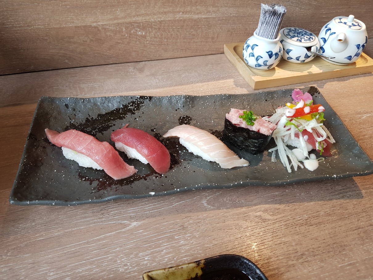 호치민 1군 스시 & 사시미 전문점 Chiyoda Sushi - Tokusen Maguro Nigiri Zukushi