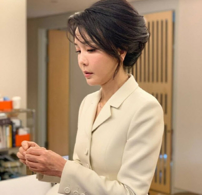  [포착] 아르바이트생 입안 찢어지도록 때리고 "내 손등에 피 나잖아!"