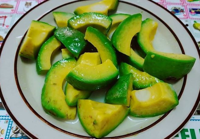  아보카도 오일의 건강한 지방 올레산(Oleic acid)과 카로티노이드