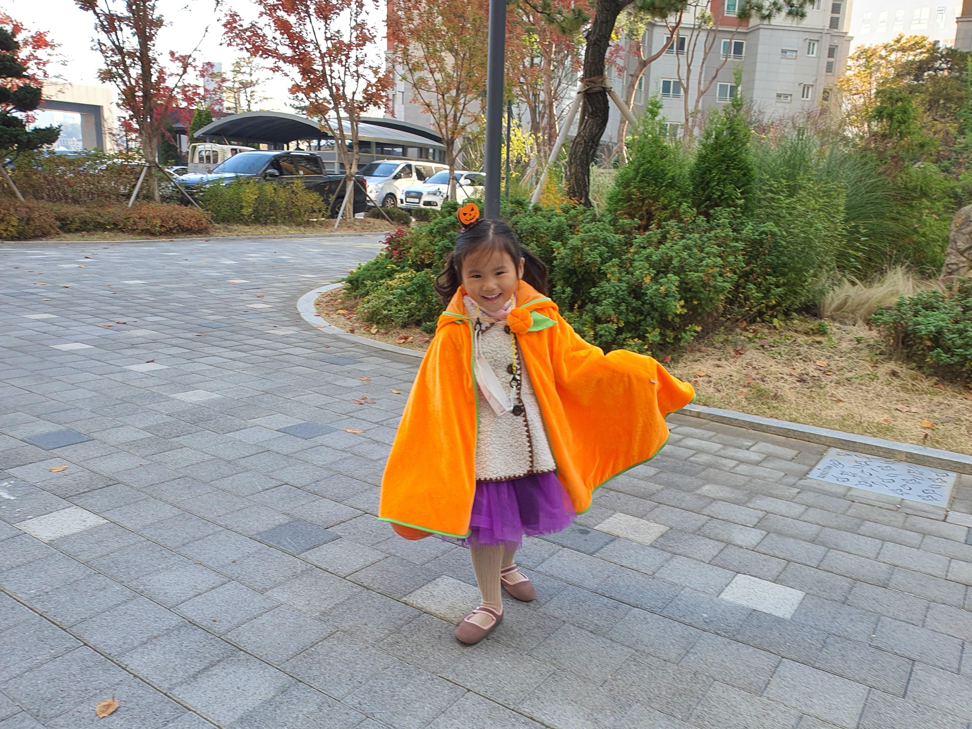  20.10.30 - 어린이집 가는 길목에서