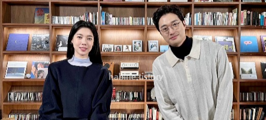 나란히 서 있는 배다해와 이장원