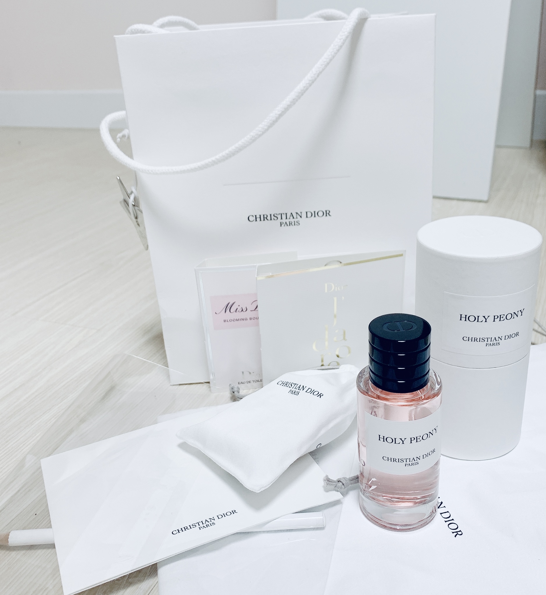  [Christian Dior]메종 크리스찬 디올향수 Holy Peony 홀리피오니 구매리뷰(+롯데타워점 구매, 가격, 향 설명...)