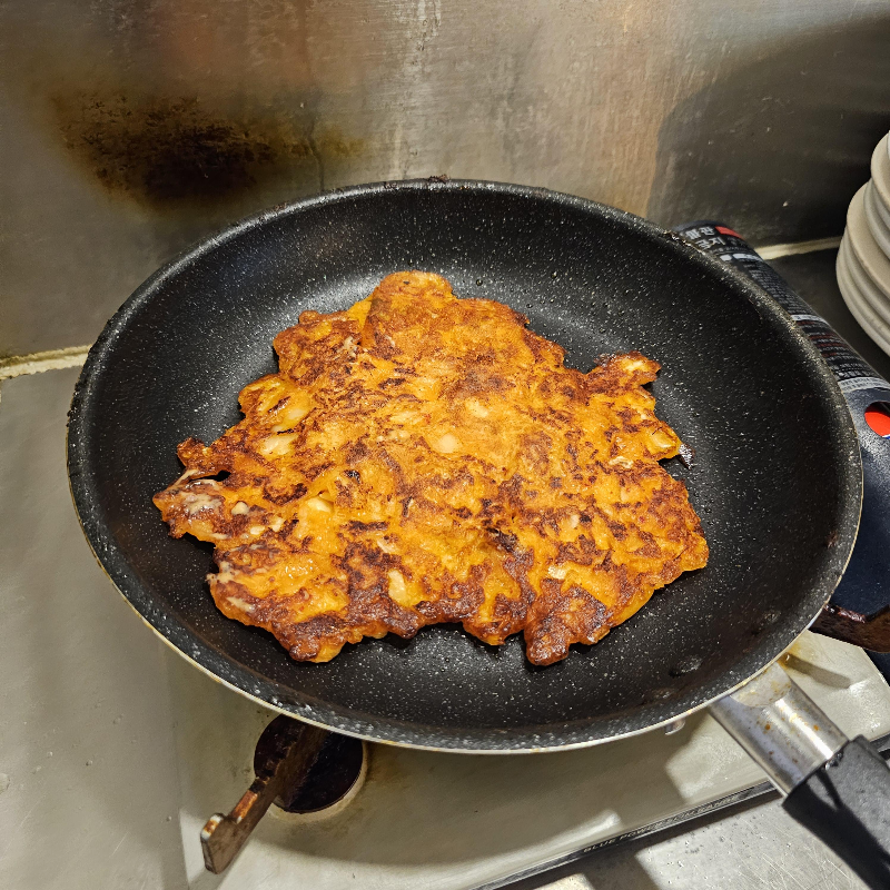 예쁘게 부쳐진 김치부침개