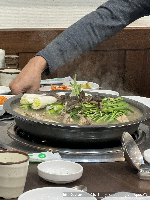 참나무능이버섯백숙 이미지