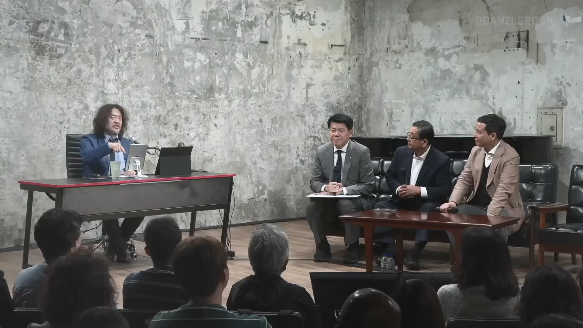 [김어준의 다스뵈이다] 331회 김건희의 흑염소, 명태균의 똥개, 국정원의 설레발.mp4_20241102_153243.026.jpg