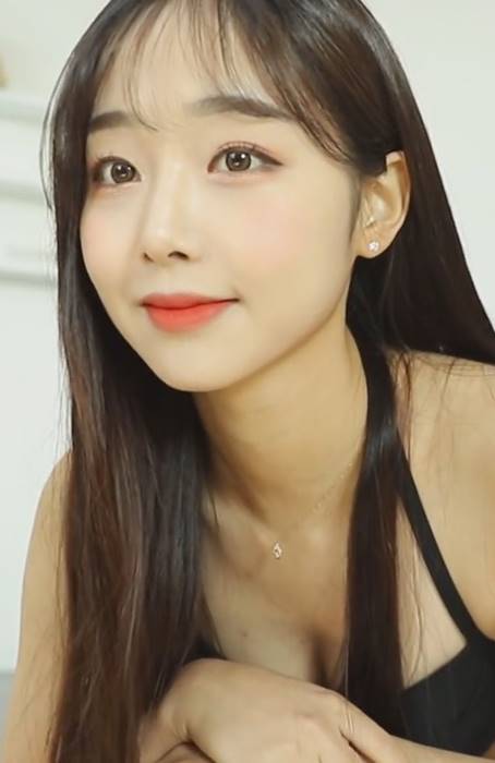  검정 속옷 룩북하는 러빈잇 사장님